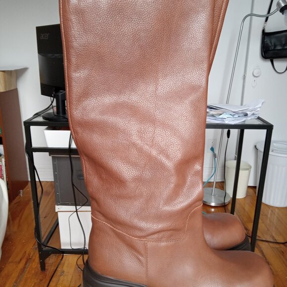 Gorgeous Brown/Tan Leather Boots (Fenton Intervalle) - Picture 2 of 12